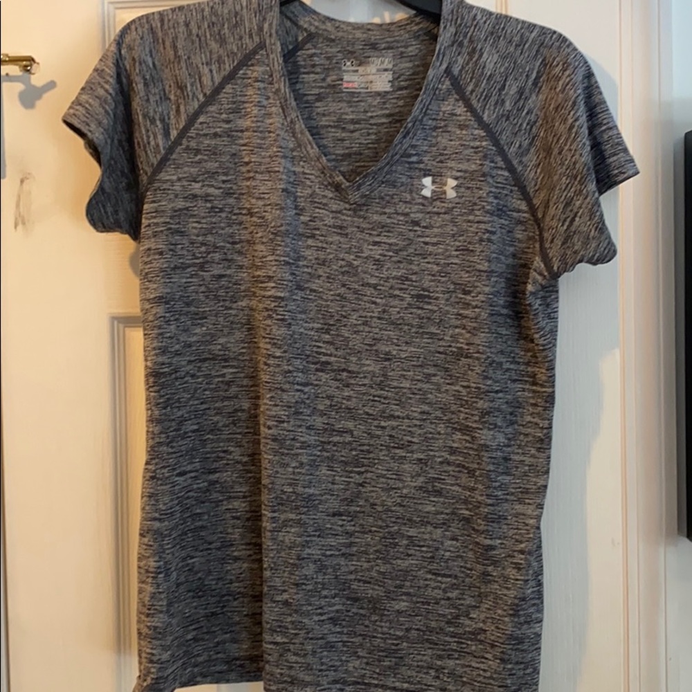 Under armour semi fitted t shirt